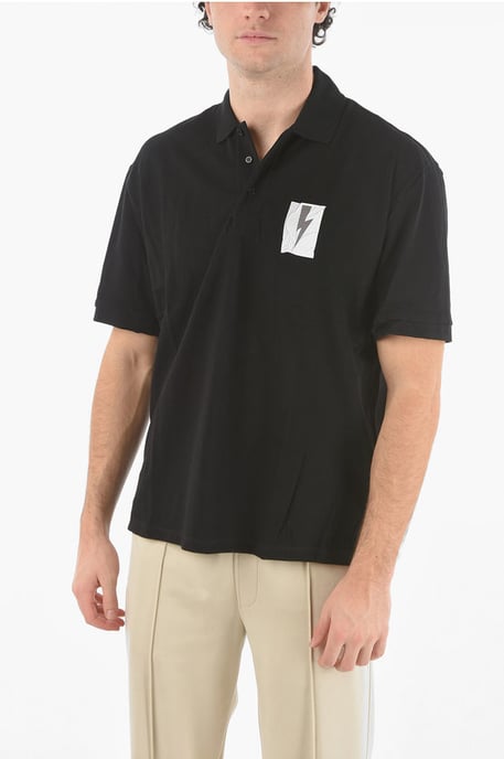 Polo holgado FLAG BOLT con logotipo estampado en negro - Image 1