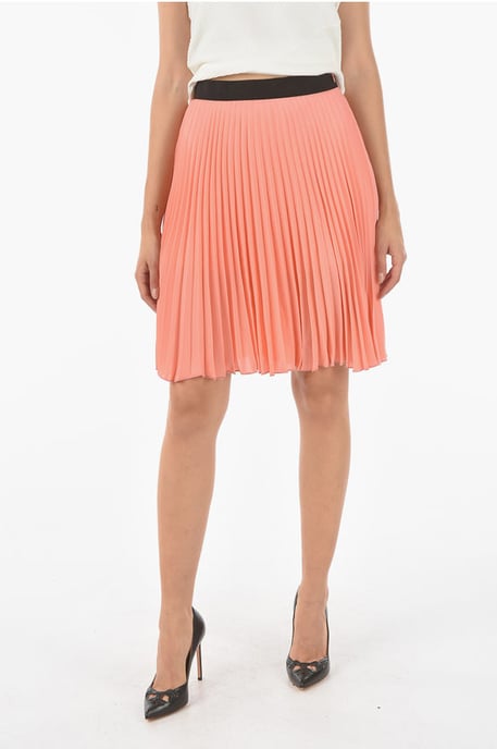 Falda plisada de CREPE PLISSE con pantalones cortos en rosa - Image 1
