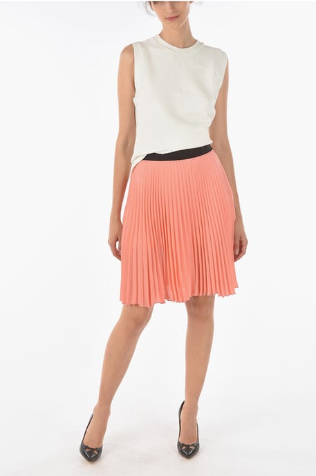 Falda plisada de CREPE PLISSE con pantalones cortos en rosa - Image 4