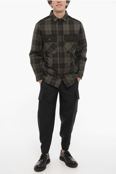 Camisa acolchada de cuadros con doble bolsillo en el pecho en Nero, Grigio - Image 4