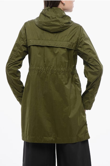 Chaqueta cortavientos con capucha de color liso CHANNEL en verde - Image 2