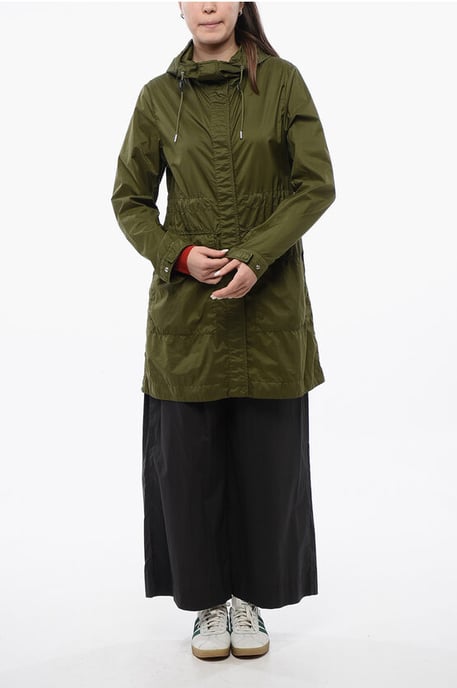 Chaqueta cortavientos con capucha de color liso CHANNEL en verde - Image 4