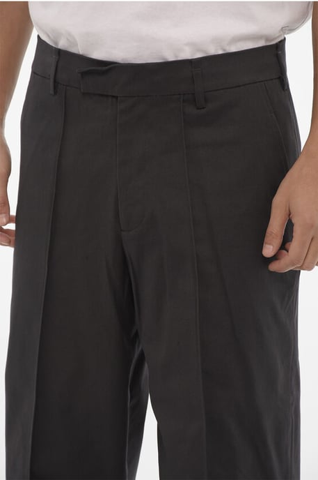 Pantalones chinos LIAM de cintura regular con 4 bolsillos en gris - Image 3
