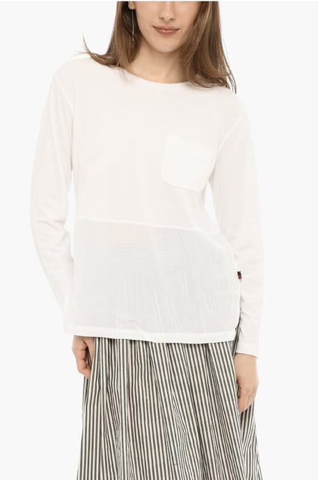 Camiseta de cuello redondo con bolsillo en el pecho y abertura lateral en color blanco - Image 1