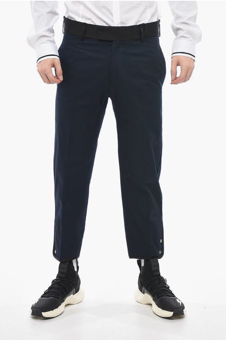 Pantalones TOM Slim Fit con bordes en contraste y botones en los tobillos en azul - Image 1