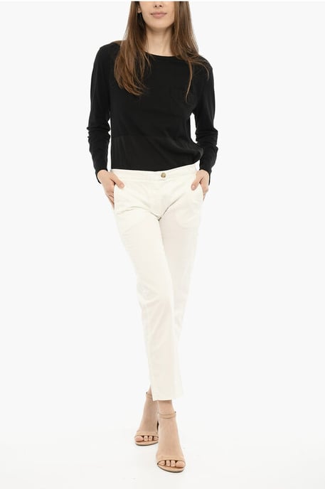 Pantalones de corte regular con abertura en el tobillo en blanco - Image 4