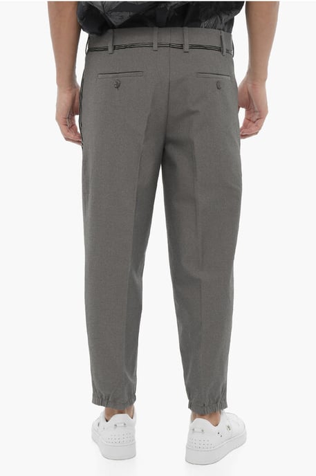 Pantalones de corte regular y ajustado con trabillas para cinturón en gris - Image 4