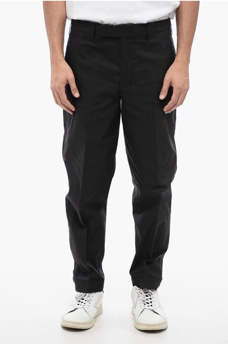 Pantalones negros de mezcla de algodón con dobladillo metálico y tiro regular - Image 1