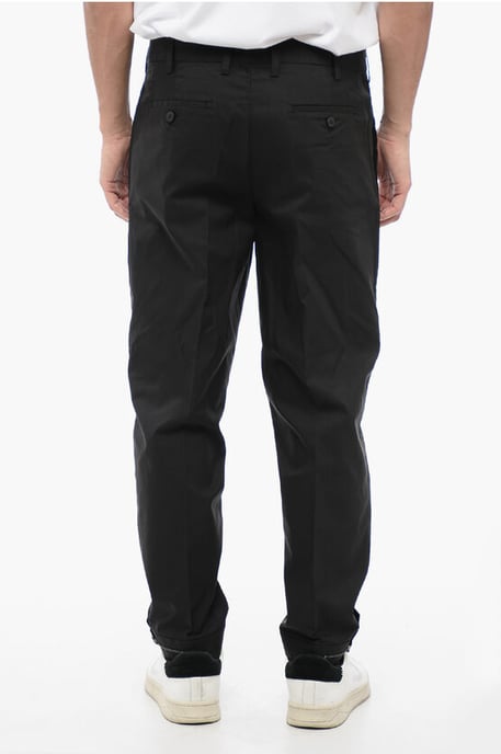 Pantalones negros de mezcla de algodón con dobladillo metálico y tiro regular - Image 2