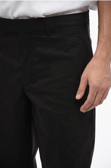 Pantalones negros de mezcla de algodón con dobladillo metálico y tiro regular - Image 3