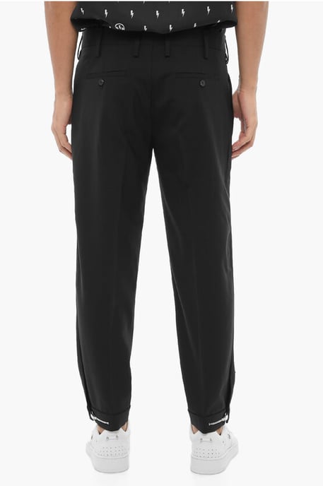 Pantalones ajustados de cintura regular con cremallera en el tobillo en negro - Image 2