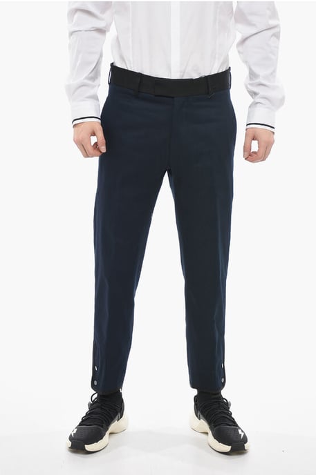 Pantalones TOM Slim Fit con bordes en contraste y botones en los tobillos en azul - Image 1
