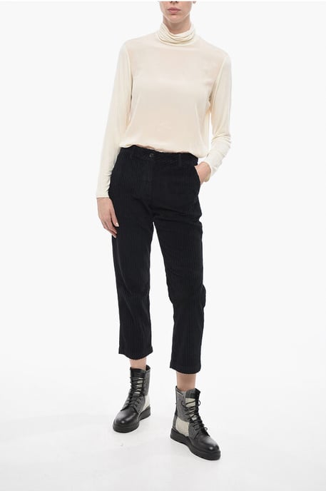 Pantalones cortos de pana con corte cónico en negro - Image 4
