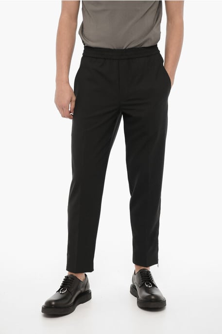 Pantalones ajustados con cremallera en el tobillo en negro - Image 1