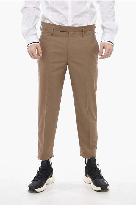 Pantalones JAMIE de corte entallado con cremallera en el tobillo en marrón - Image 1