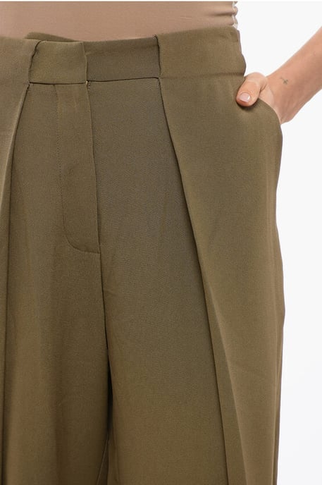 Pantalones de viscosa de corte cónico con pliegues simples en verde militar - Image 3