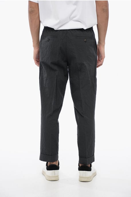 Pantalones REM de algodón arrugado en gris - Image 2