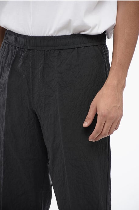 Pantalones REM de algodón arrugado en gris - Image 3