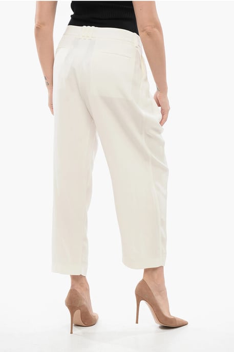Pantalones de viscosa de corte cónico con pliegues simples en blanco - Image 2