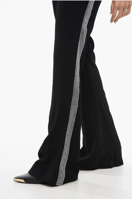 Pantalones acampanados con banda lateral de pedrería en negro - Image 2