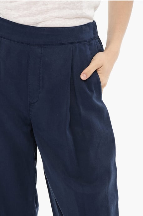 Pantalones acampanados de un solo pliegue en azul - Image 3