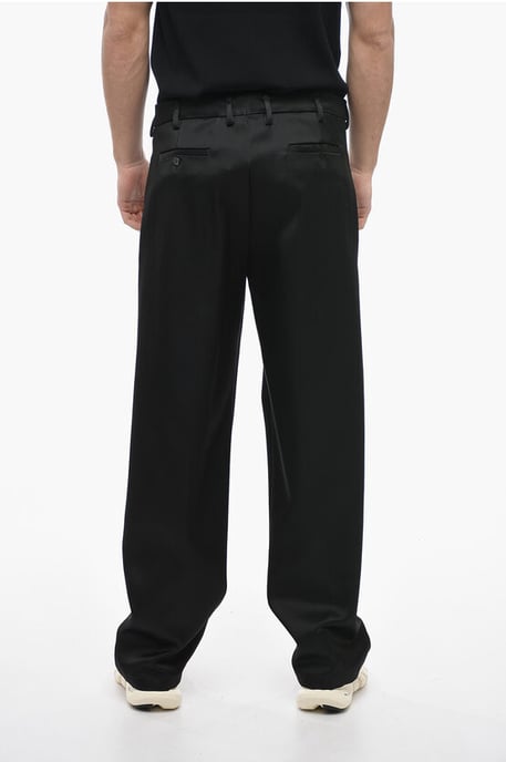 Pantalones de satén LIAM de corte holgado en negro - Image 2