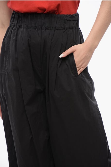 Pantalones de algodón Popeline de corte corto en negro - Image 3