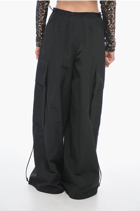 Pantalones cargo PARACHUTE de pierna ancha en negro - Image 2