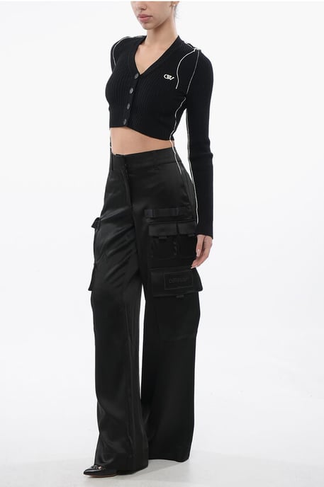 Pantalones cargo TOYBOX de satén en negro - Image 3