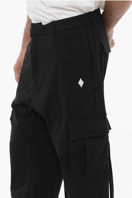 Pantalones deportivos cargo de color liso con bordado en contraste en negro - Image 2