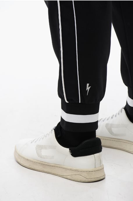 Pantalones deportivos MODERNIST de tiro bajo con detalle de motociclista en negro - Image 4