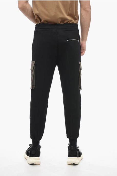 Pantalones deportivos cargo de algodón cepillado con bolsillos en contraste en negro - Image 2