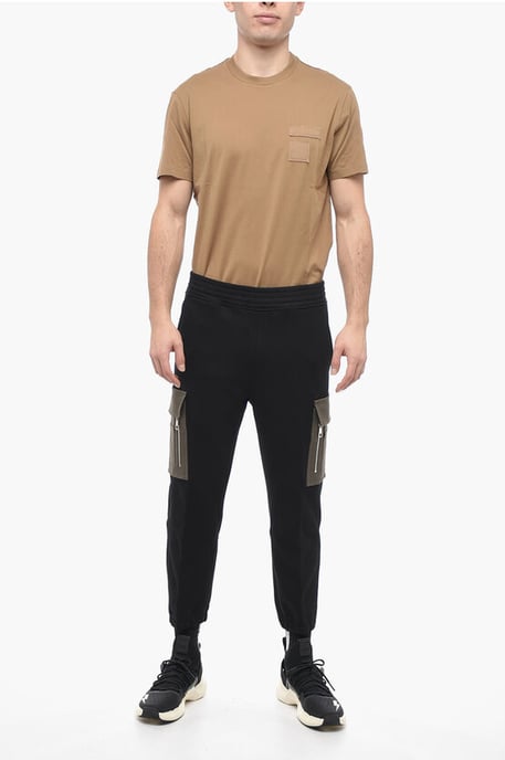 Pantalones deportivos cargo de algodón cepillado con bolsillos en contraste en negro - Image 4