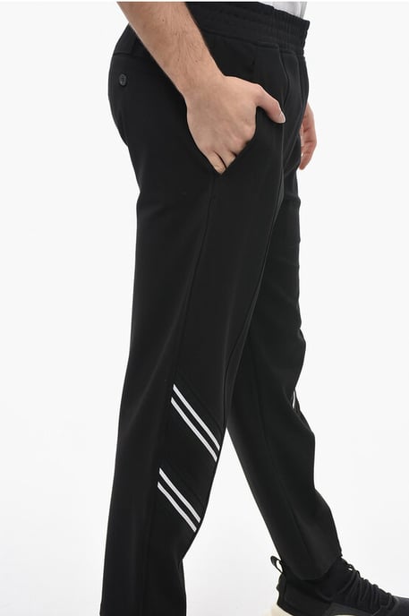 Pantalones deportivos REM + VARSITY con banda en contraste en negro - Image 3
