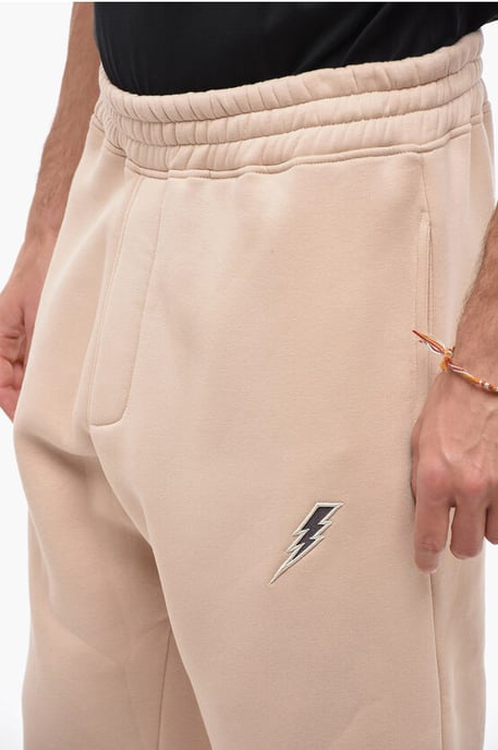 Joggers BOLT bordados con cremallera en los puños en beige - Image 3
