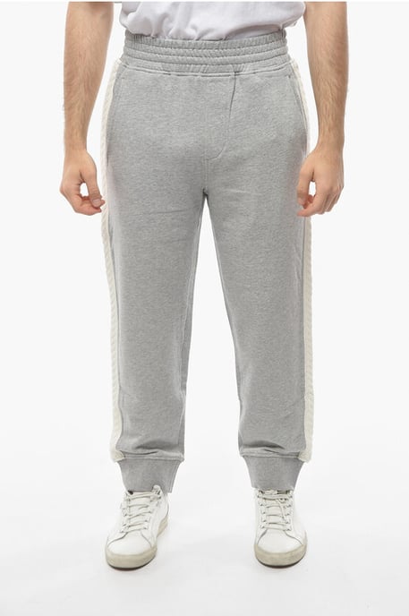 Pantalones deportivos holgados de algodón con bandas laterales de punto en gris - Image 1
