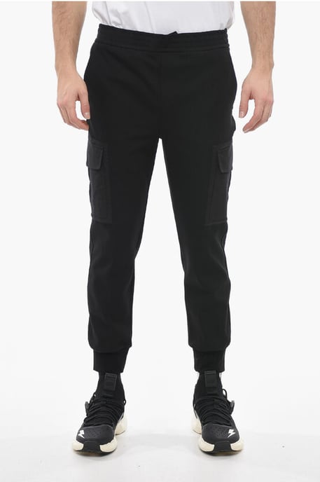 Pantalones deportivos cargo ajustados de tiro bajo en negro - Image 1