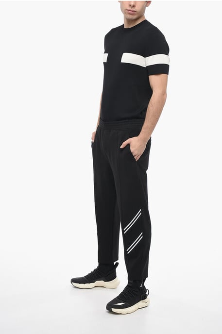 Joggers REM + VARSITY de corte entallado con pliegues sencillos - Image 4