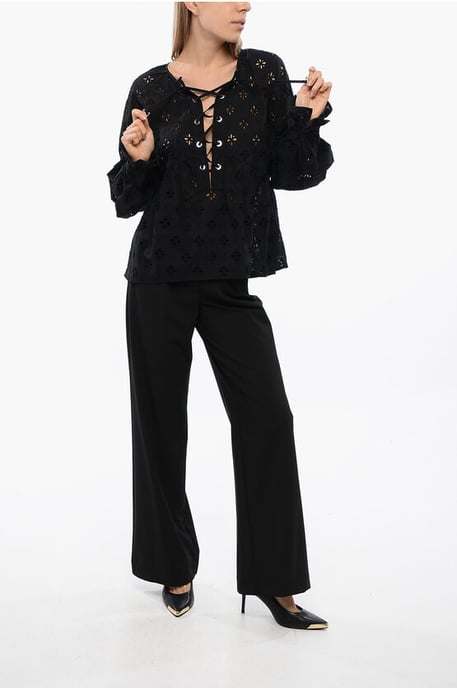 Blusa SBERTOLI con cordones y bordado inglés en negro - Image 4