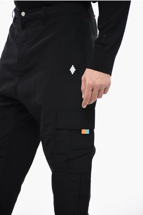 Pantalones cargo de nailon en color negro - Image 2