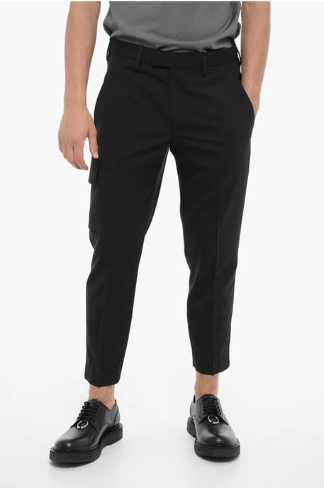 Pantalones cargo ajustados con trabillas para cinturón en negro - Image 1