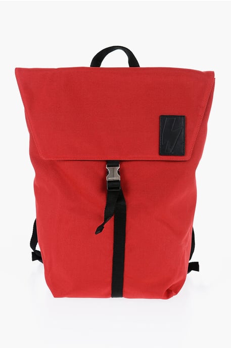 Mochila de nailon CITY FLAP de dos tonos en negro y rojo - Image 1