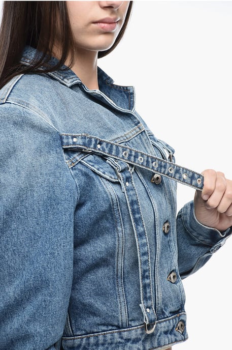 Chaqueta vaquera de corte corto con detalle de arnés en azul - Image 3