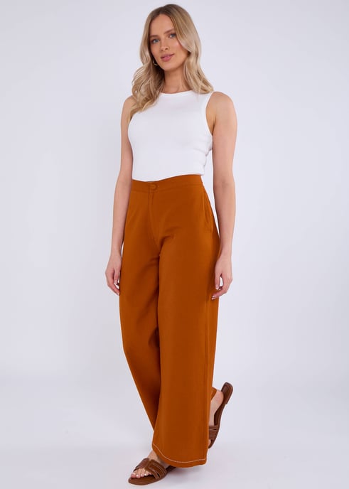 Pantalón con detalle de puntada bordada en contraste de color óxido - Image 3