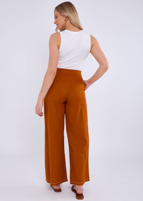 Pantalón con detalle de puntada bordada en contraste de color óxido - Image 4
