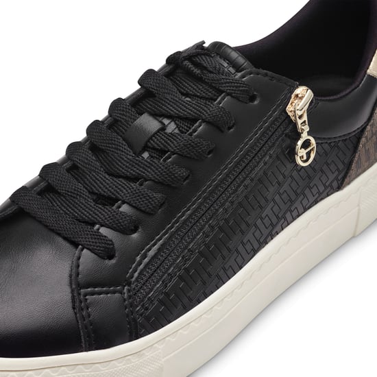 Zapatillas Tamaris para mujer de piel sintética negra y dorada con cordones - Image 6