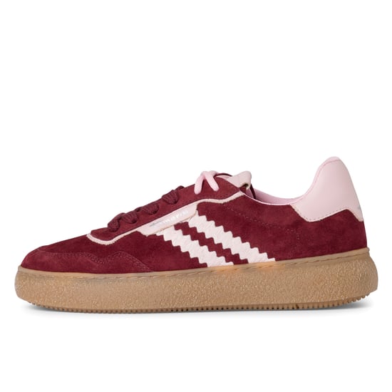 Zapatillas Tamaris para mujer de piel color burdeos, color merlot y rojo, con cordones y rayas. - Image 4