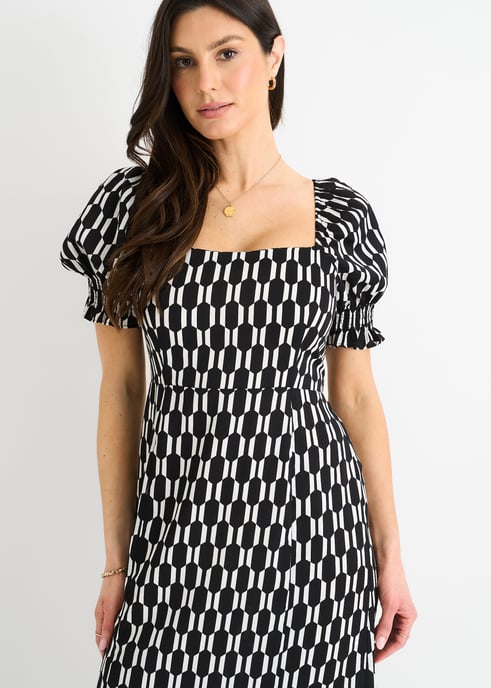 Vestido midi negro con estampado geométrico y cuello cuadrado - Image 2
