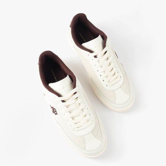 Zapatillas Tommy Hilfiger Th Heritage para mujer, blanco/borgoña terciopelo - Image 2