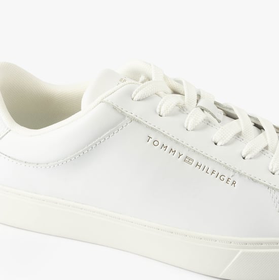 Zapatillas de mujer esenciales Court de Tommy Hilfiger en blanco - Image 3